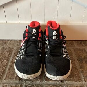 Nike Kyrie Irving Flytrap 2 Black Bright Crimson Size 8.5